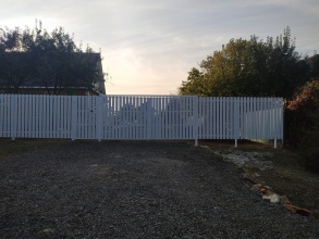 Забор из евроштакетника с утрамбовкой щебнем 30 метров